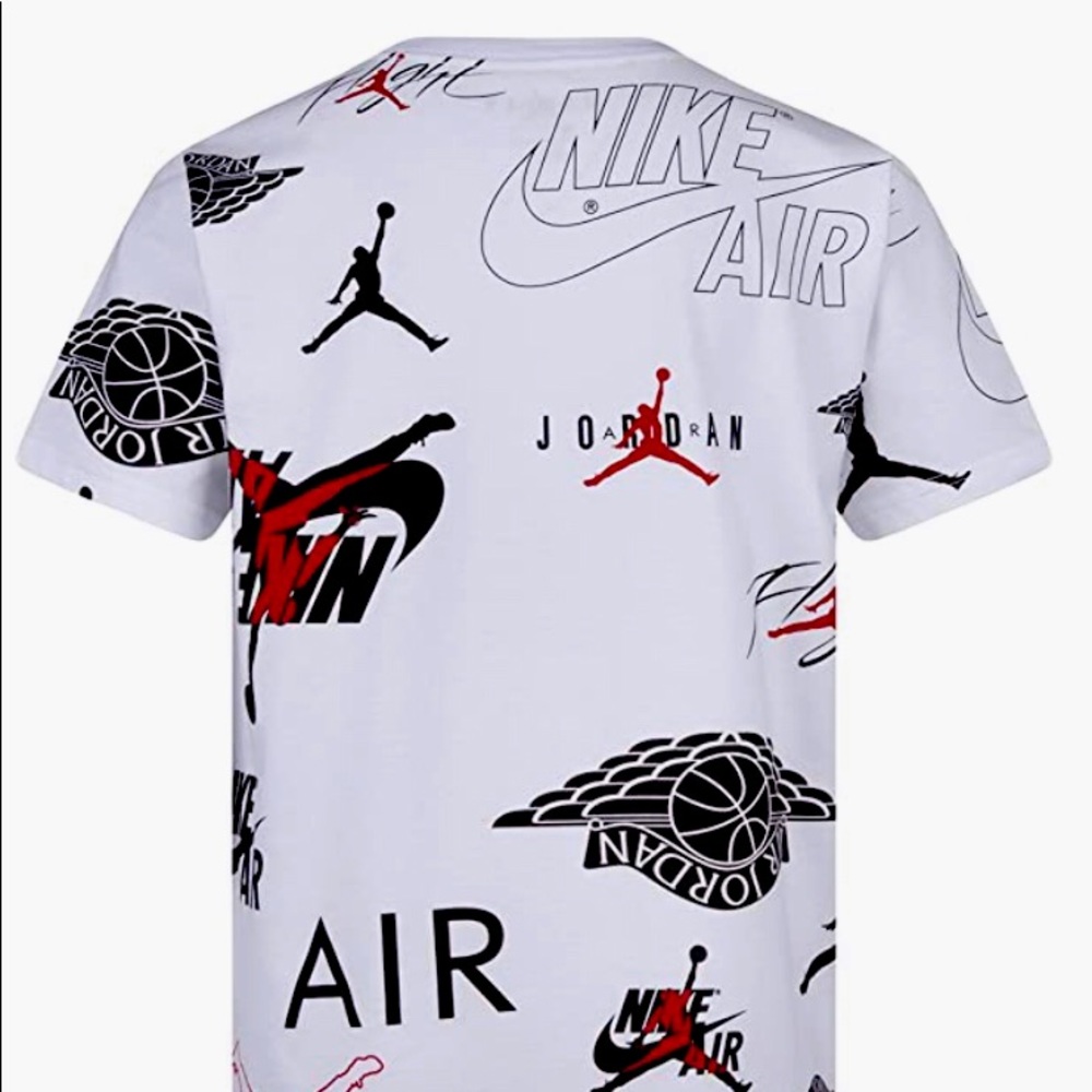 Jordan shirt size medium in kids age 10-12